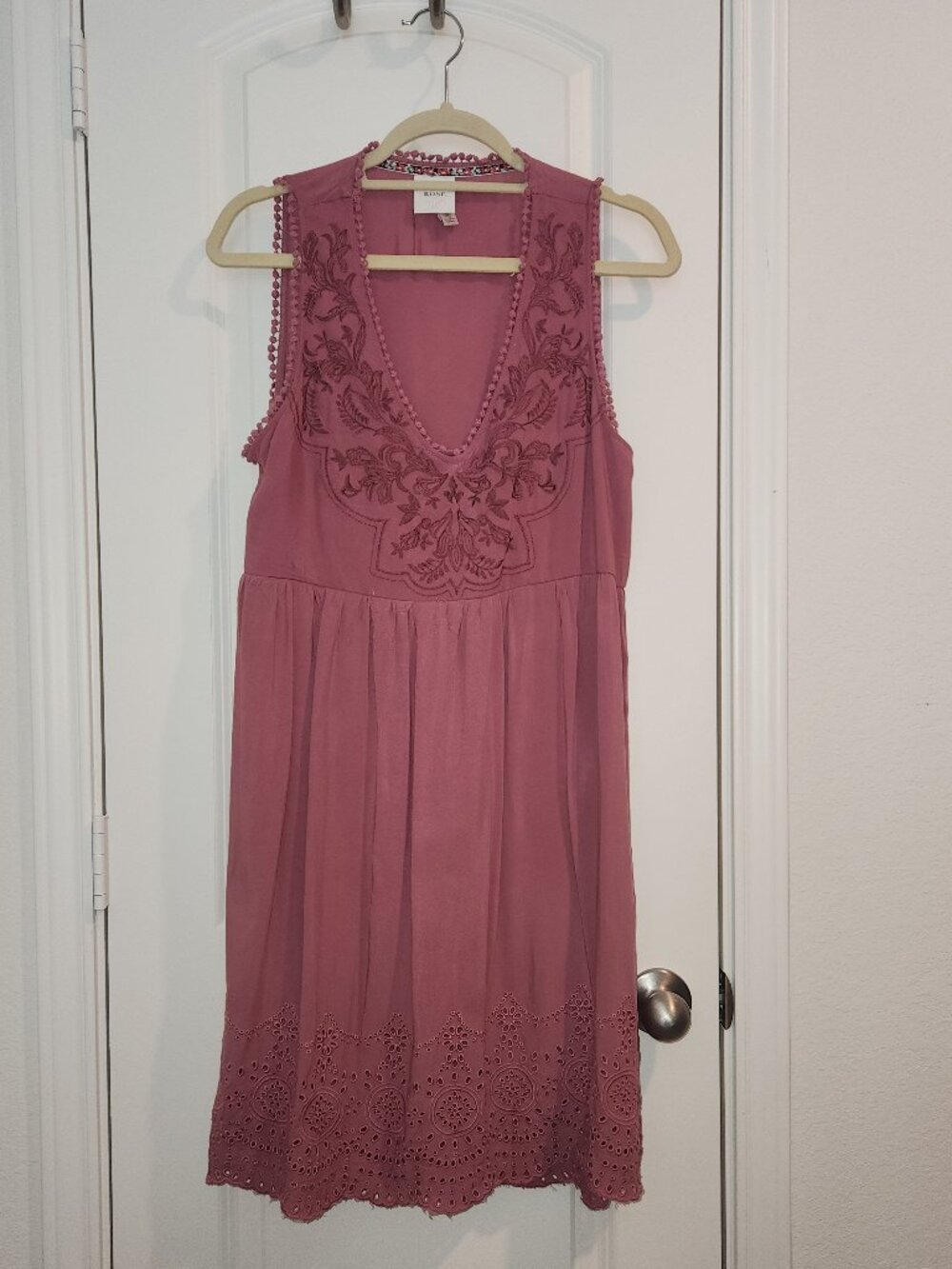 Knox Rose Sleeveless Embroidered Eyelet Dress – Size Medium – Rose Pink